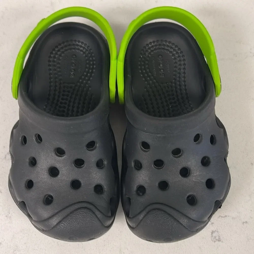 Crocs KIDS' SWIFTWATER™ CLOG Kids Black and Green Clogs Size 6